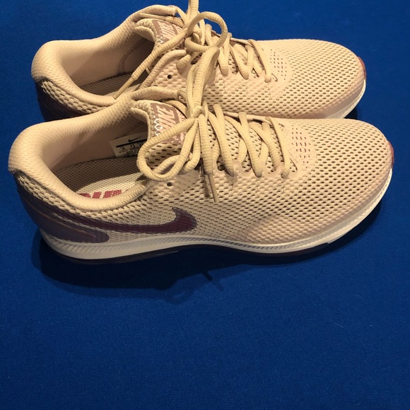 Nike Shoes - 💢SOLD💢 Women’s Nike Zoom